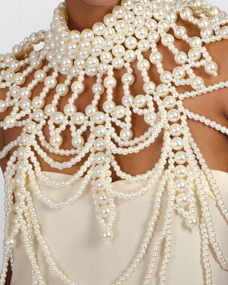 White pearl shoulder shawl, neckline detail